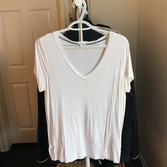 GAP Women’s White V Neck - Picture 1 of 4